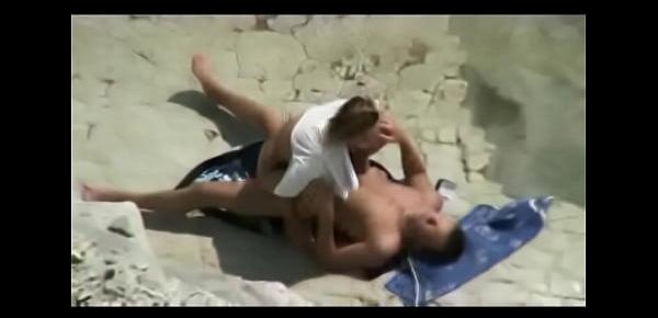  Couple make sex on a nudism beach - Amador Casal transando na praia de nudismo